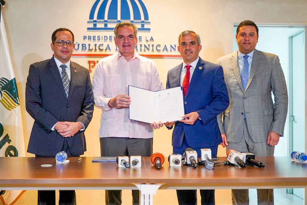 Propeep y el Inespre firman acuerdo para venta de productos con 30% de descuento en supermercados