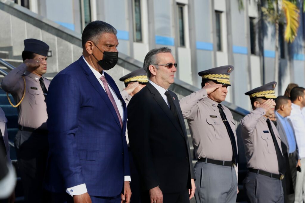 Autoridades de la Policia Nacional y Luis Abinader