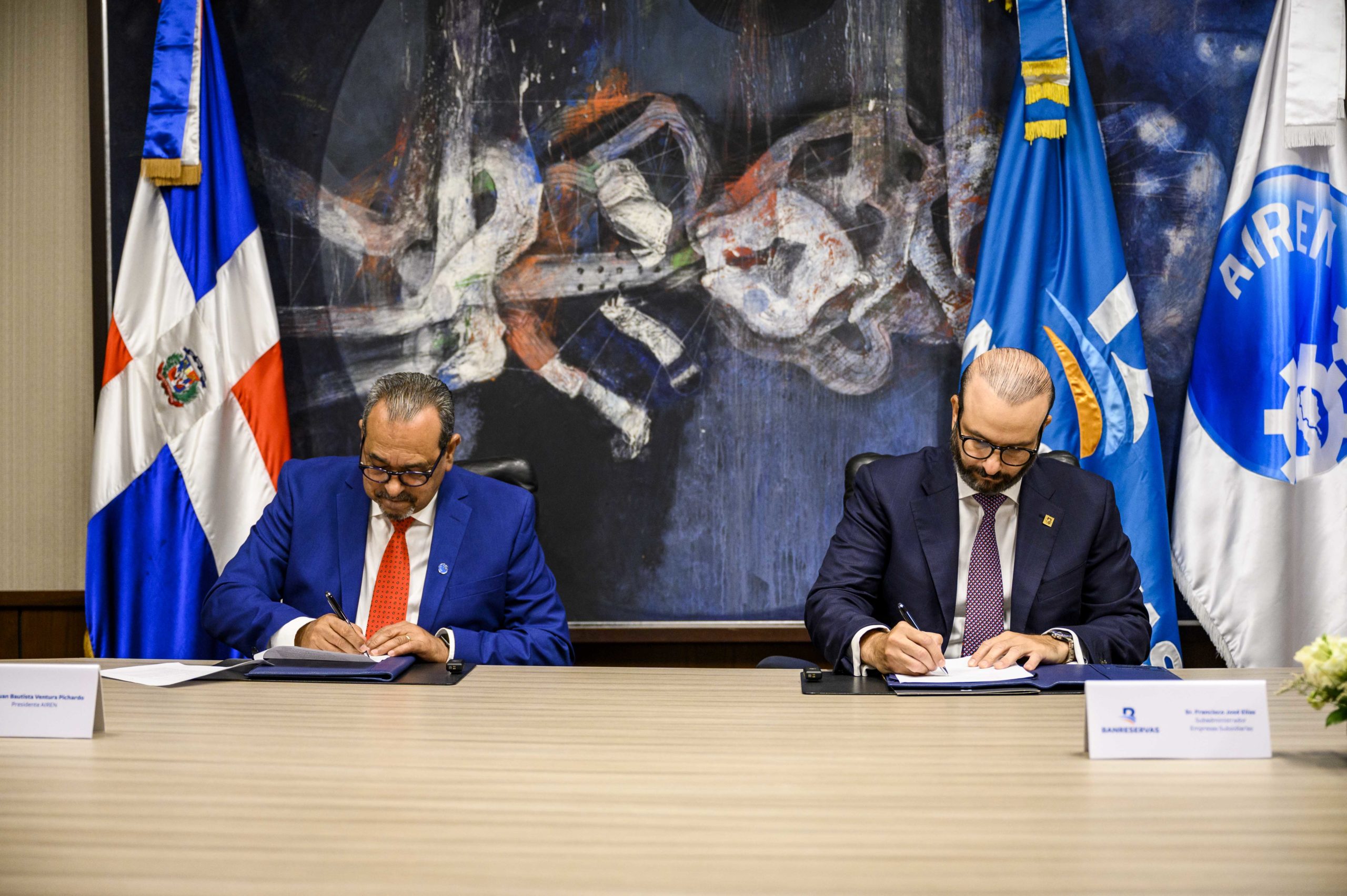 "Banreservas y AIREN Firman Acuerdo para Apoyar Empresas Familiares en República Dominicana"