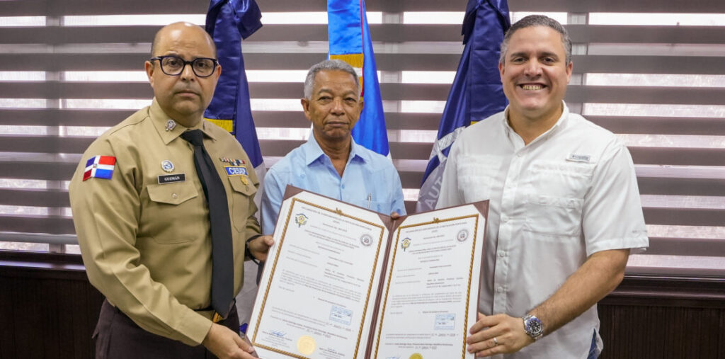 APORDOM y CESEP recertifican fondeadero de Cayo Levantado