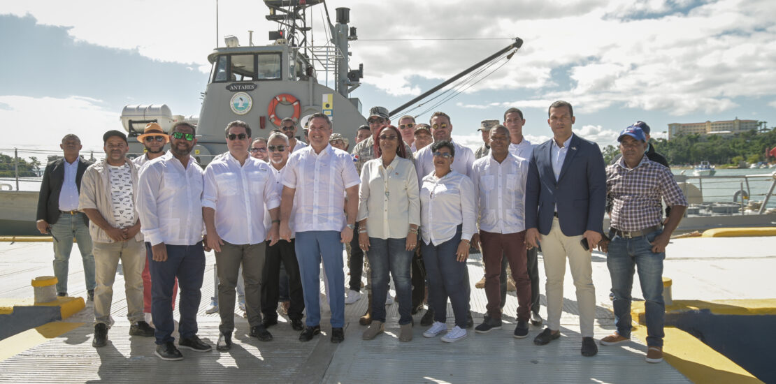 Director APORDOM inaugura muelle público en Samaná para impulsar el turismo y el transporte marítimo