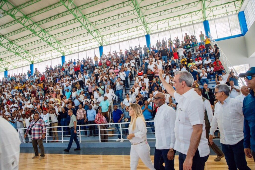 La transformación del Polideportivo Héctor Monegro "El Vikingo" en Hato Mayor, con una inversión de más de RD$ 53 millones, marca un hito en el fomento del deporte y el desarrollo regional.