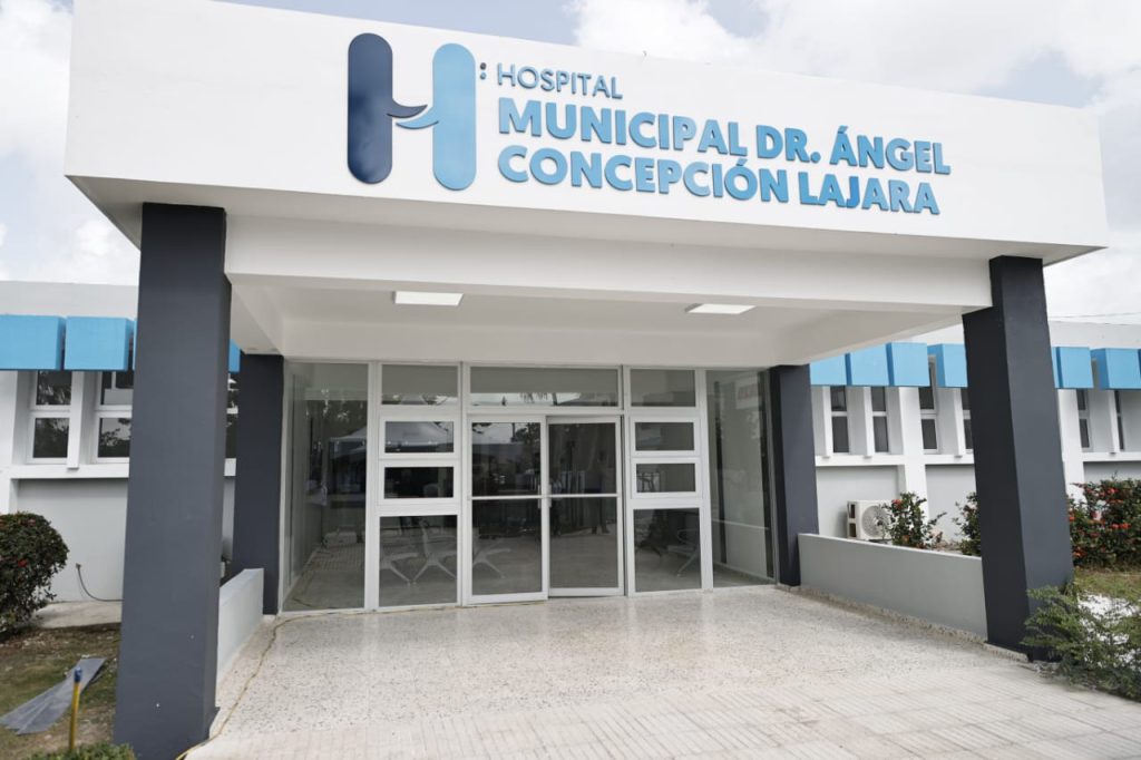 El Servicio Nacional de Salud renueva hospitales y Centros de Atención Primaria, mejorando el acceso a servicios médicos de calidad en la República Dominicana."