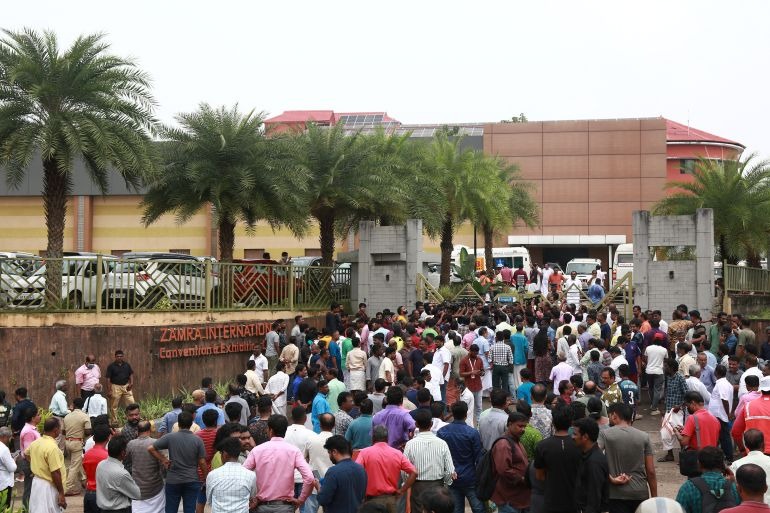 Dos muertos y numerosos heridos en explosión durante evento religioso en Kerala.