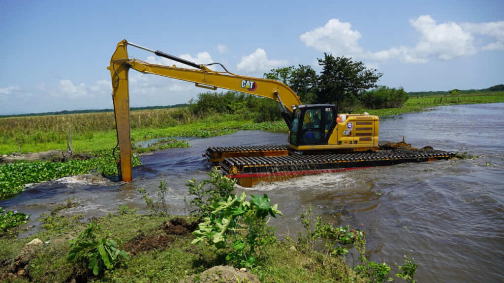 INDRHI actúa en drenajes de Duarte y María Trinidad Sánchez; protege cultivos y comunidades vulnerables