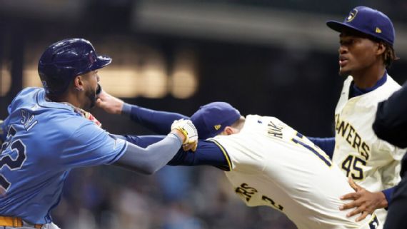 José Siri culpa a Abner Uribe por pelea entre Rays y Brewers