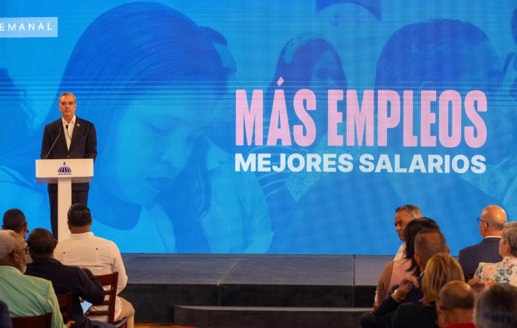 El presidente Luis Abinader resaltó en una conferencia con medios que desde 2020 hasta la fecha se han generado y recuperado más de 657,000 empleos nuevos en la República Dominicana. Durante este periodo, también se llevaron a cabo 400 ferias y jornadas de empleos para fomentar la inserción laboral.