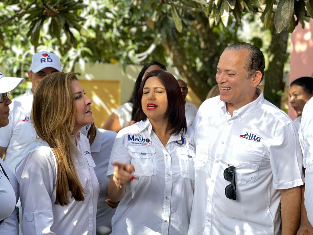 Equipo político Team élite acompaña a Carolina Mejía en diversos actos políticos en Salcedo