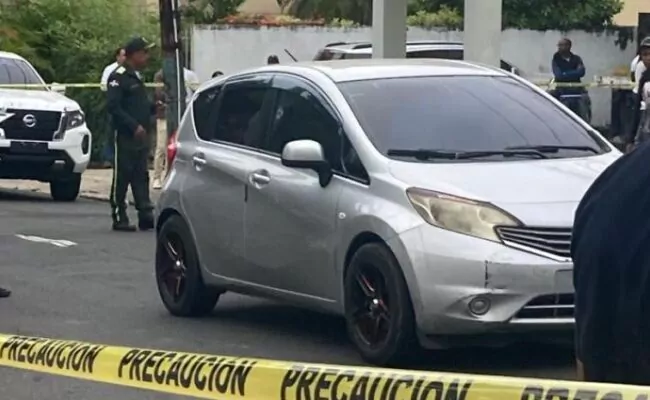 Era sargento de la Policía Nacional hombre que habría matado a una mujer y luego se suicidó en el vehículo