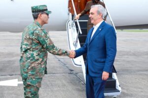 Abinader regresa de su viaje a Europa