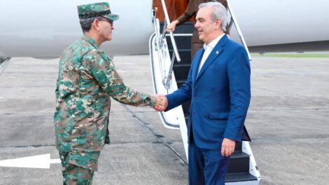 Abinader regresa de su viaje a Europa