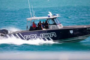 Un grupo de 40 migrantes logra desembarcar en aguas al noroeste de Puerto Rico