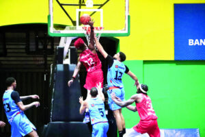 Leones de Santo Domingo remontan y se imponen a los Titanes