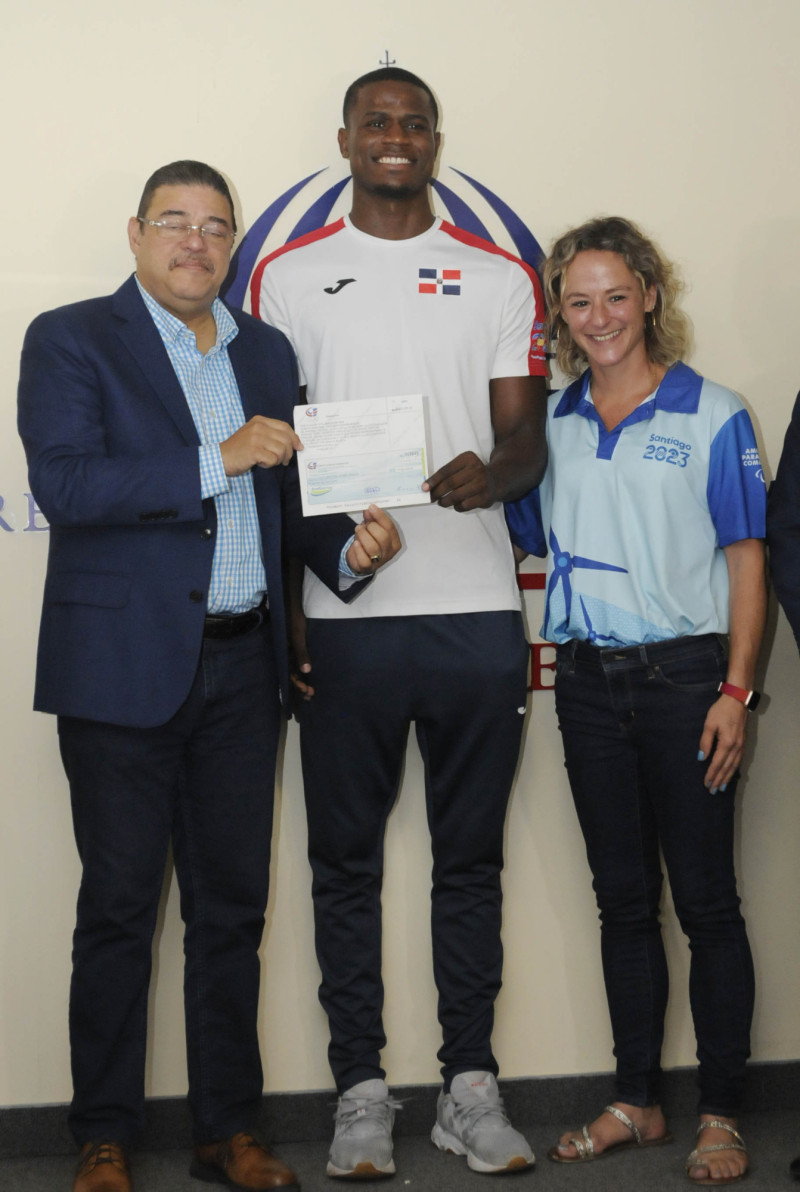 Ministerio de deportes reconoce logro del boxeador Cristian Pinales