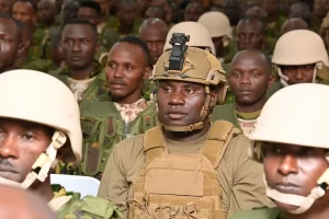 Un contingente de 400 policías de Kenia llega a Haití para intentar frenar la violencia