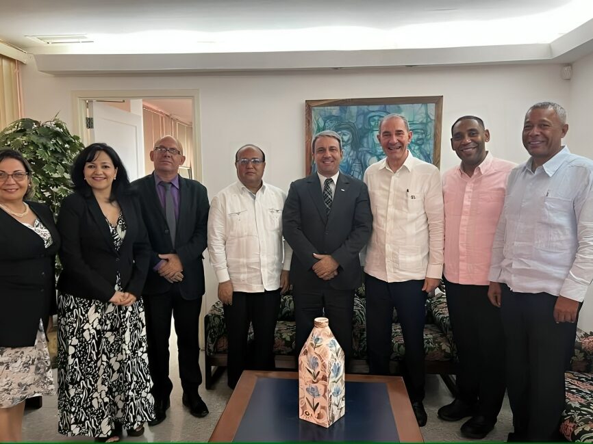 El ministro de Educación Superior de Cuba, Walter Baluja García, visita RD