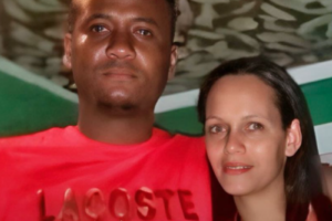 Hombre ataca a su expareja en Santiago: Autoridades buscan agresor