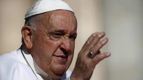 El papa pide que en los matrimonios mixtos no se obligue al cónyuge a cambiar de religión