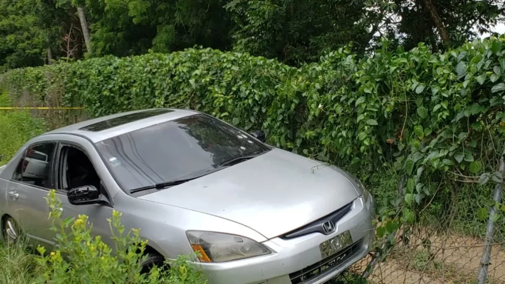 Motorizados matan a tiros a joven e hieren a su pareja mientras se desplazaban en un carro en Mao