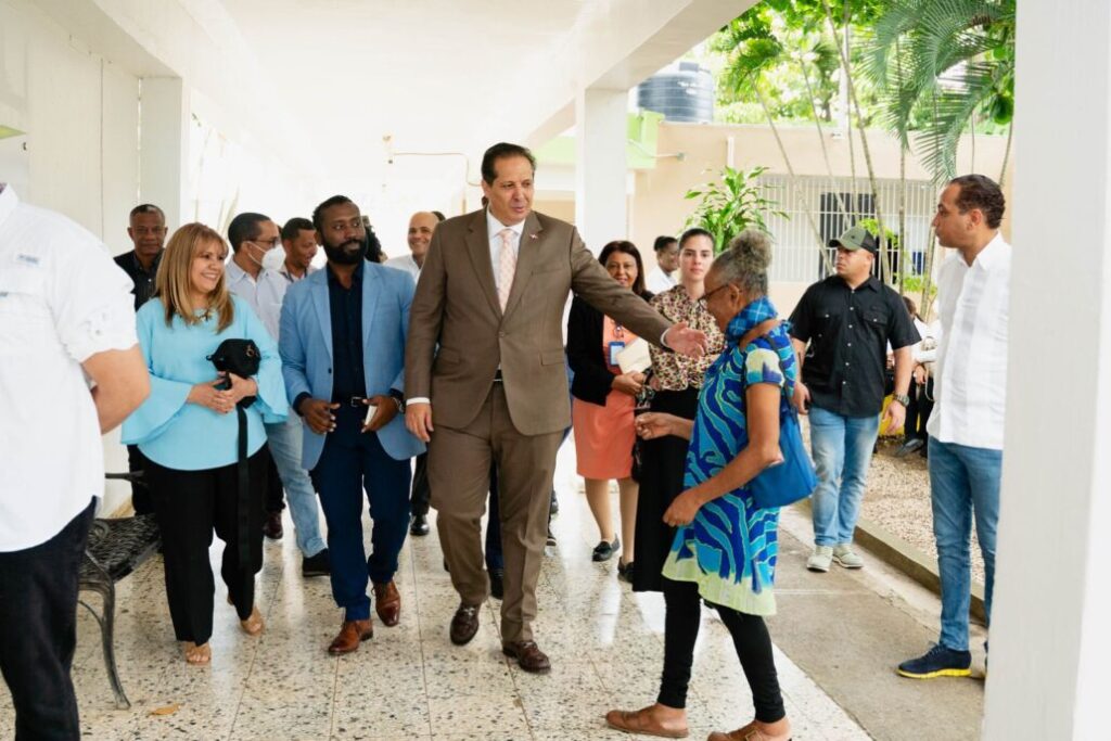Víctor Atallah anuncia mejorará servicios de salud mental NACIONALES