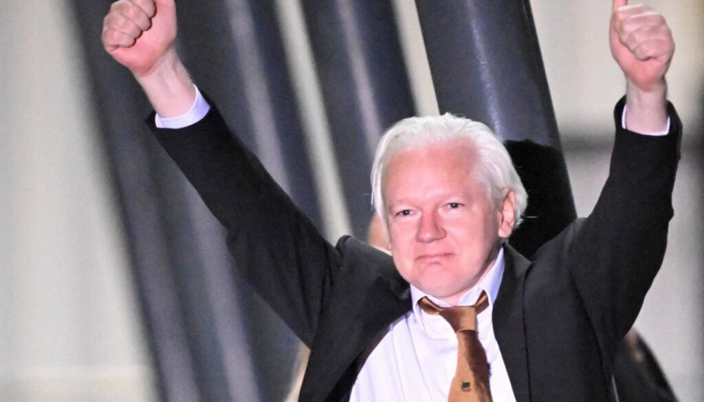 Julian Assange llega a Australia tras formalizar su libertad con la justicia de EE.UU.