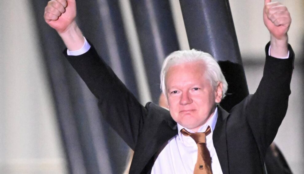 Julian Assange llega a Australia tras formalizar su libertad con la justicia de EE.UU.