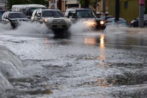 COE declara 11 provincias en alerta verde por vaguada