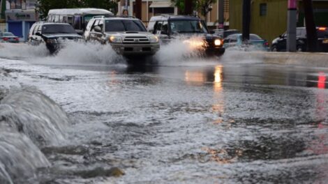 COE declara 11 provincias en alerta verde por vaguada