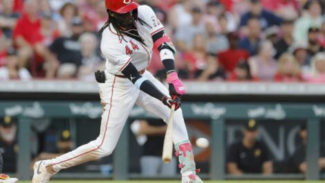 Elly De La Cruz brilla con jonrón de 439 pies y 3 remolcadas en la victoria de Rojos sobre Piratas