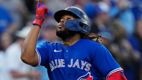 Vladimir Guerrero Jr. y George Springer con jonrones en la victoria de Azulejos sobre Yankees