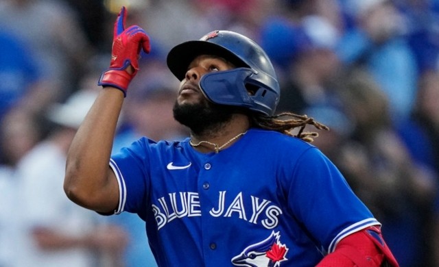 Vladimir Guerrero Jr. y George Springer con jonrones en la victoria de Azulejos sobre Yankees