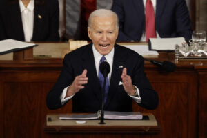 Biden Alienta a su Equipo de Campaña: "Voy a Seguir Luchando"