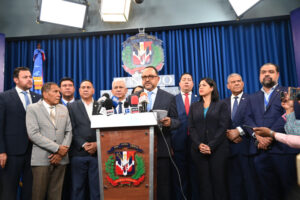 Abinader reduce el periodo de designación del procurador a 2 años en propuesta de reforma constitucional