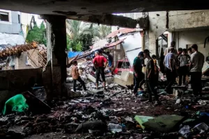 Bombardeo israelí contra una escuela en Gaza deja un centenar de muertos