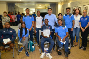 Ministro de Deportes, Kelvin Cruz, entrega de incentivos a los atletas paralímpicos