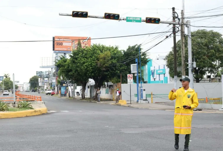 Caos este viernes en el tránsito por semáforos apagados