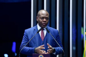 Lula destituye a ministro de DDHH por acoso sexual