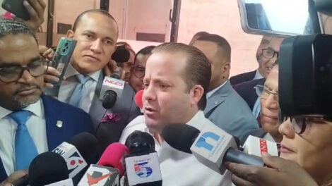 PRM acepta propuesta de reducir 20 diputados