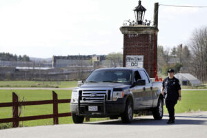 Caos en prisión de máxima seguridad en Massachusetts: Reclusos apuñalan a guardias