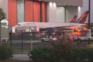 **"Cuatro auxiliares de vuelo admiten contrabando millonario de drogas entre Nueva York y RD"**