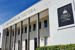 Cultura gasta RD$5.5 millones al mes en nómina y alquiler por oficinas en el exterior