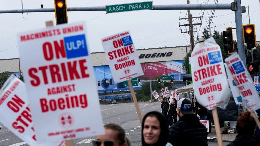 Boeing detiene parcialmente sus operaciones, afectando a miles de empleados en plena huelga