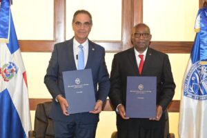 SeNaSa y UASD firma convenio para carnetizar a más de 50 mil estudiantes en régimen subsidiado