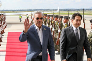 PRESIDENTE ABINADER LLEGA A CIUDAD DE MÉXICO