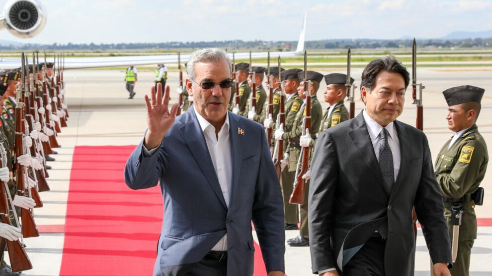 PRESIDENTE ABINADER LLEGA A CIUDAD DE MÉXICO