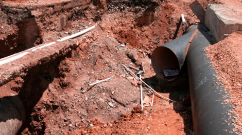 Anuncian remoción y reubicación de tuberías en intersección 27 de febrero con Isabel Aguiar que limitará servicio de agua potable