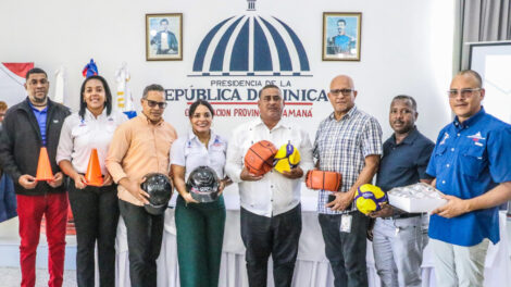 INEFI ENTREGA 38 CANCHAS REMOZADAS Y UTILERÍAS DEPORTIVAS, EN SAMANÁ