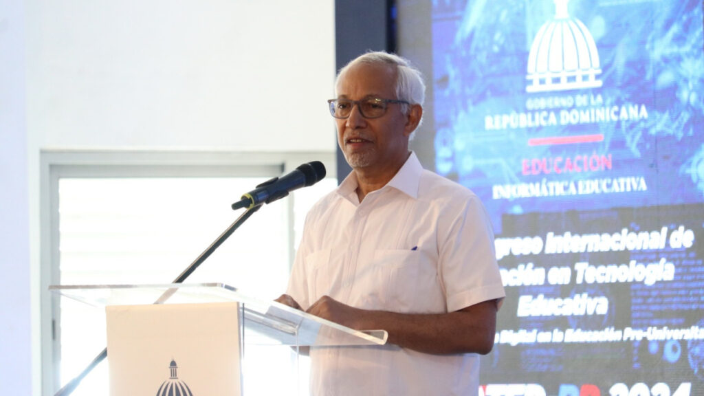 MINISTRO DE EDUCACIÓN ANUNCIA QUE IMPULSARÁ EL USO DE LA TECNOLOGÍA EN EL PROCESO EDUCATIVO