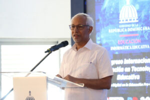 MINISTRO DE EDUCACIÓN ANUNCIA QUE IMPULSARÁ EL USO DE LA TECNOLOGÍA EN EL PROCESO EDUCATIVO