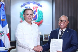 MINISTRO DE HACIENDA DEPOSITA LEY DE MODERNIZACIÓN FISCAL EN CONGRESO NACIONAL Y AFIRMA BENEFICIA EL DESARROLLO DEL PAÍS